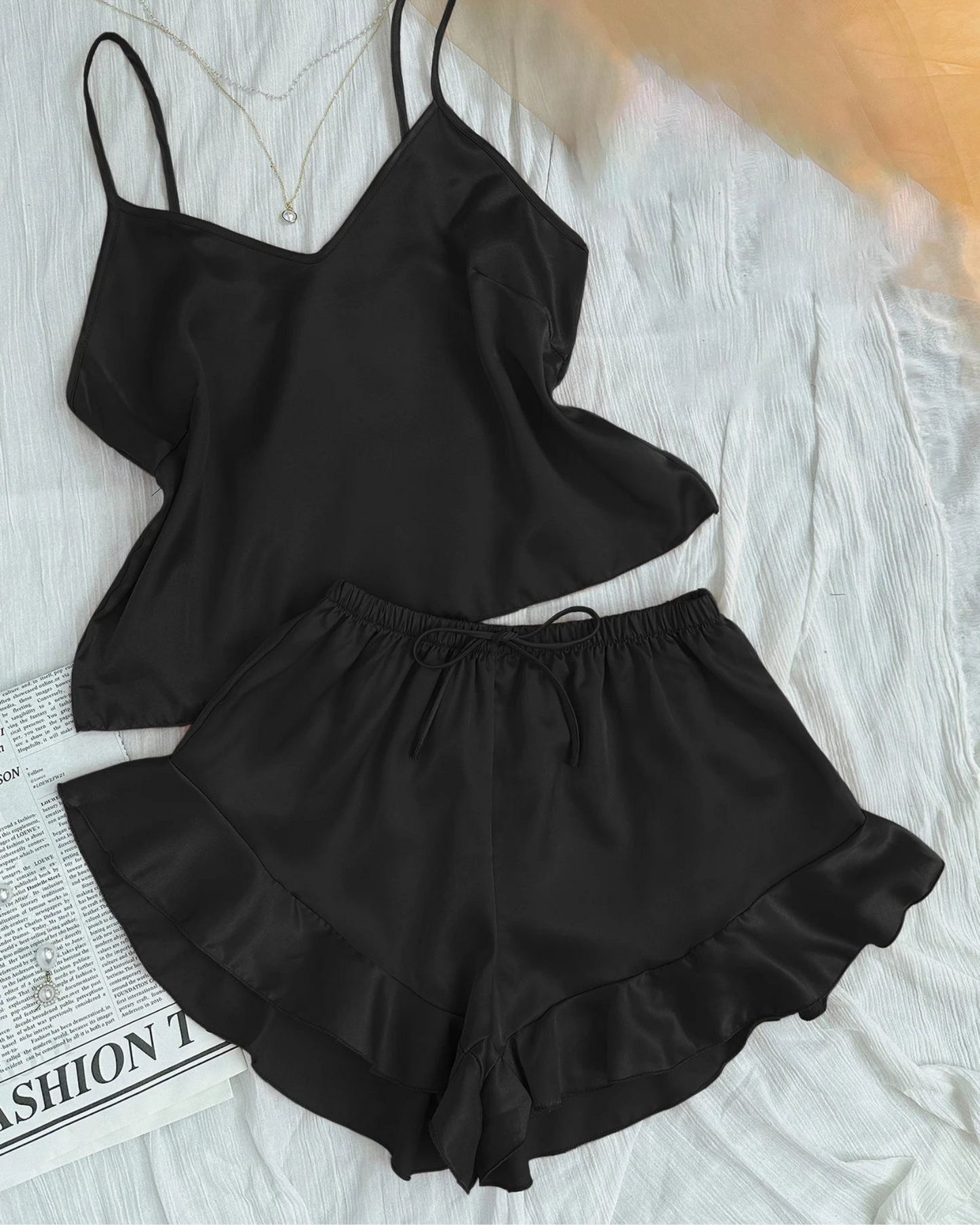 Dámské pyžamo s nastavitelnými ramínky a volánky