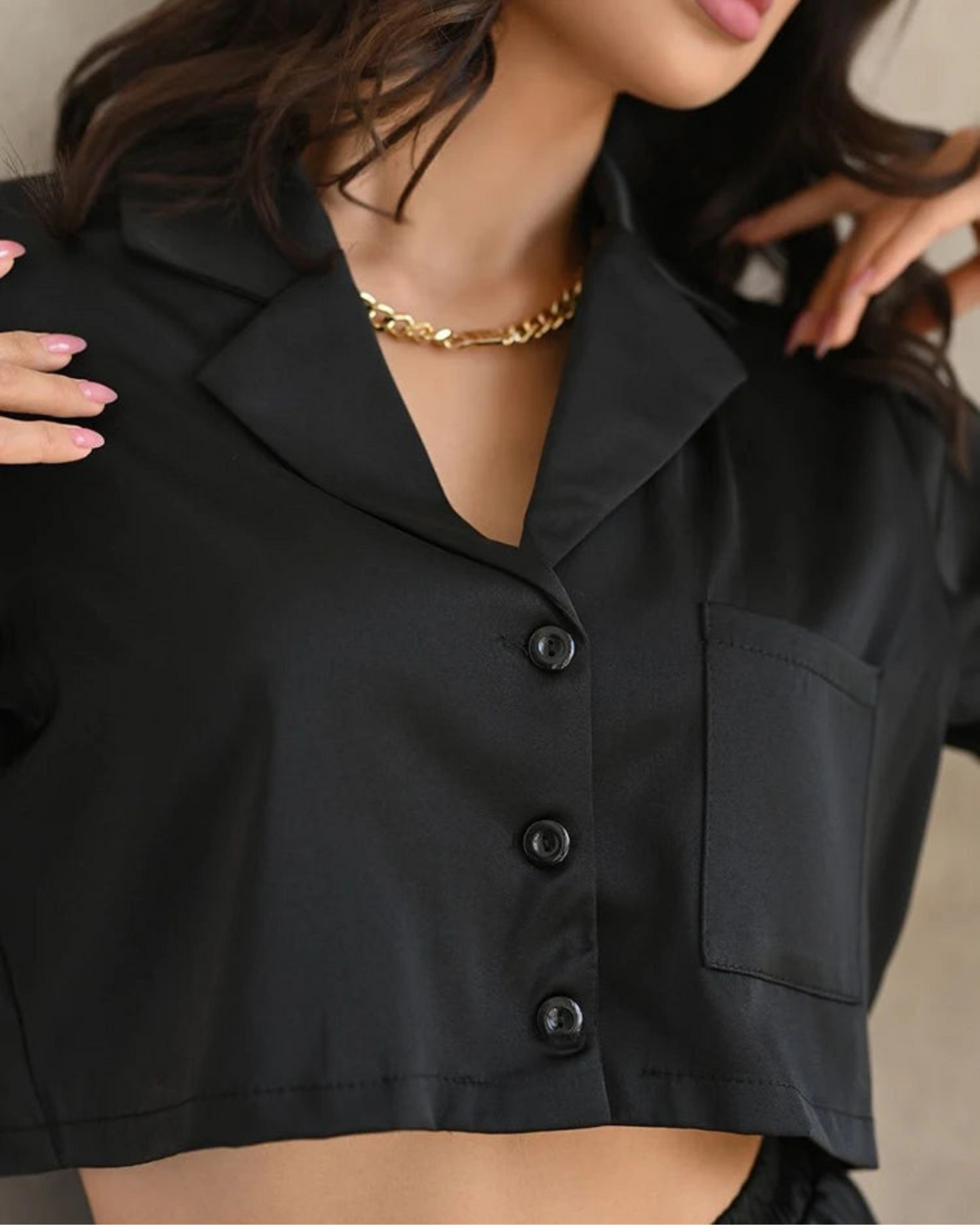 Dámské krátké pyžamo s elegantním límečkem