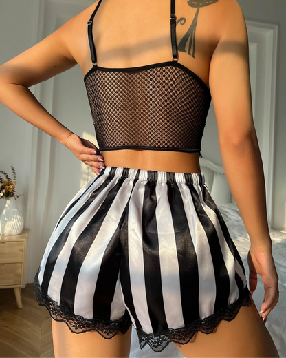 Krajkové pyžamo s pruhovanými kraťasy