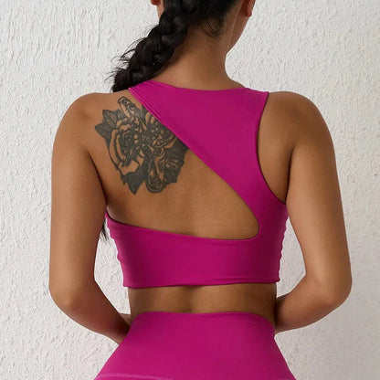 Sportovní podprsenka s asymetrickými zády