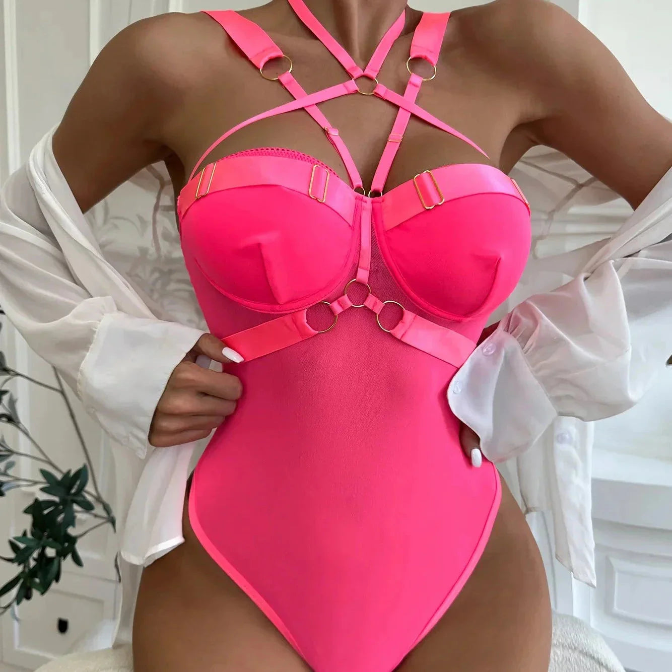 Dámské body s ozdobnými ramínky na výstřihu