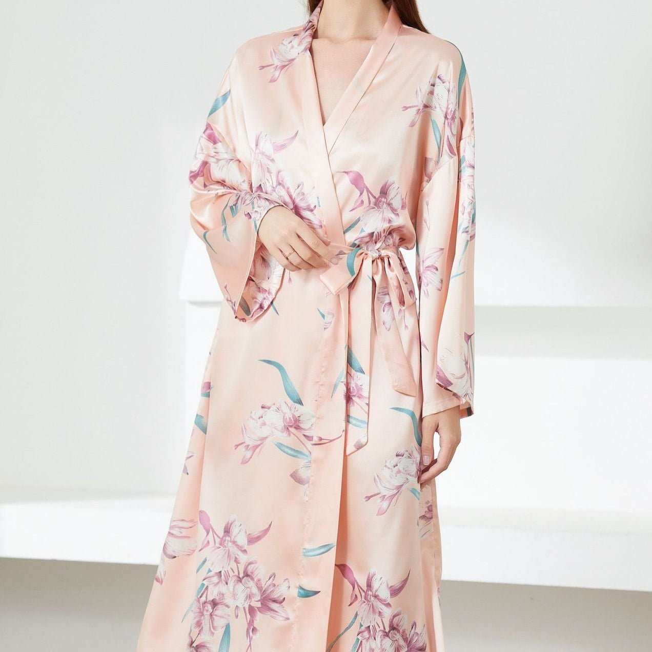 Dlouhý saténový květinový župan