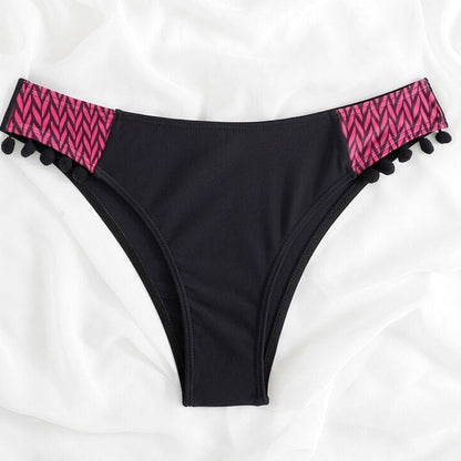 Plavky s ozdobnými bambulkami