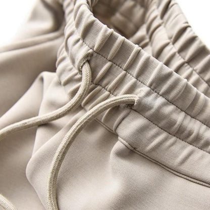 Tepláky se stahovací šňůrkou a ozdobným prošíváním