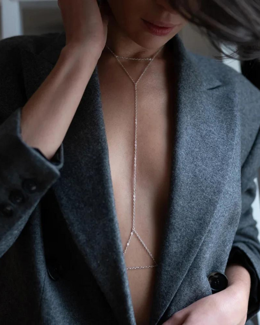 Smyslný stříbrný náprsník