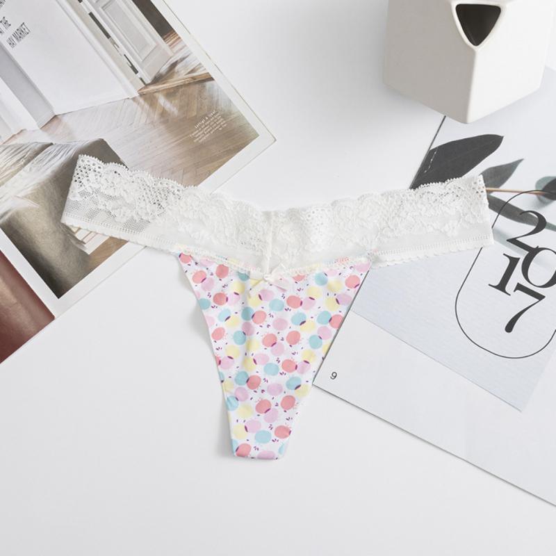 Dámská tanga s krajkou a květinovým vzorem