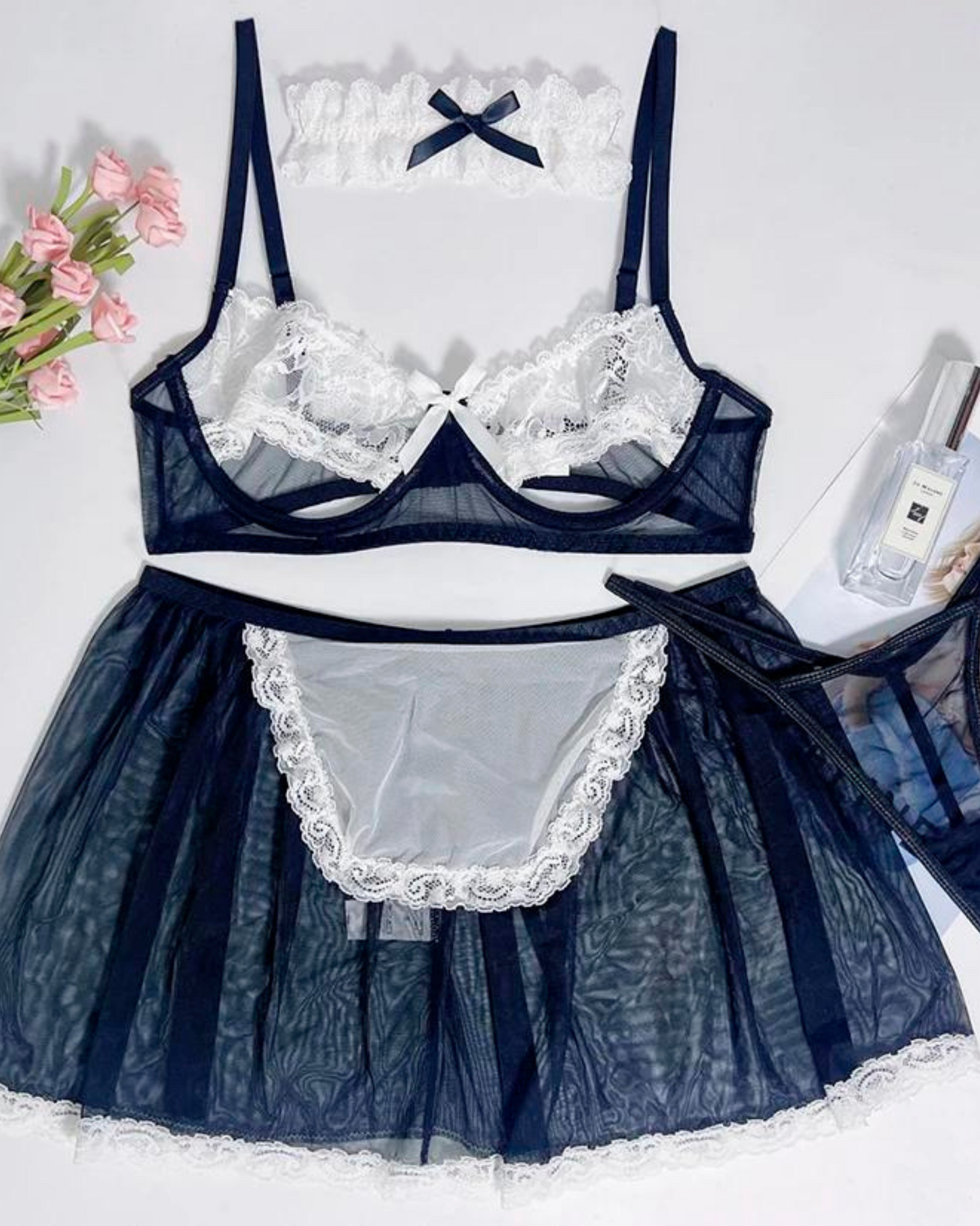 Oblečení pro služebnou se zástěrou