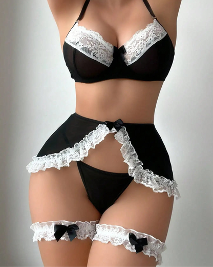 Smyslný outfit s bílými volánky