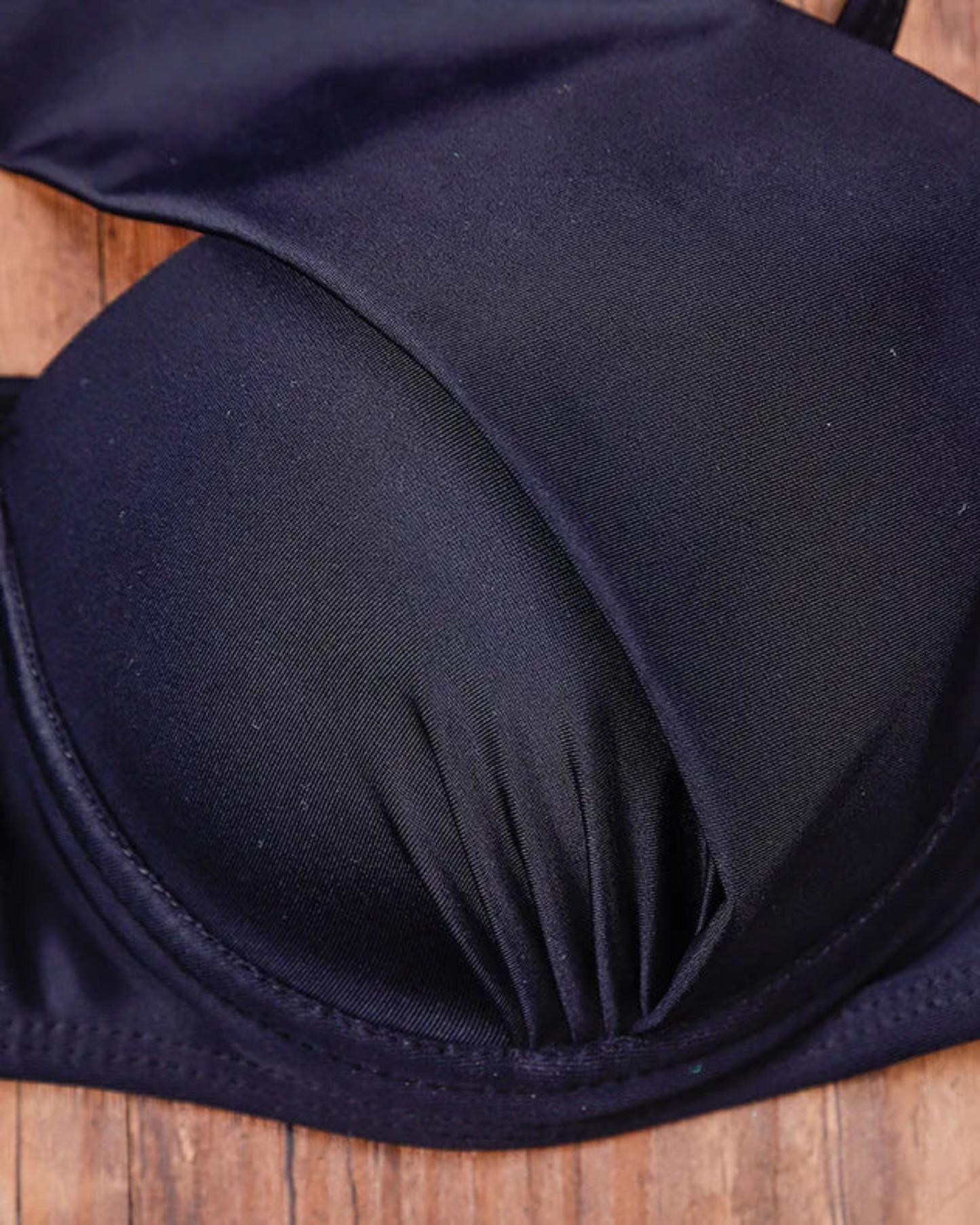 Plavky s vysokým pasem a ramínky na krk