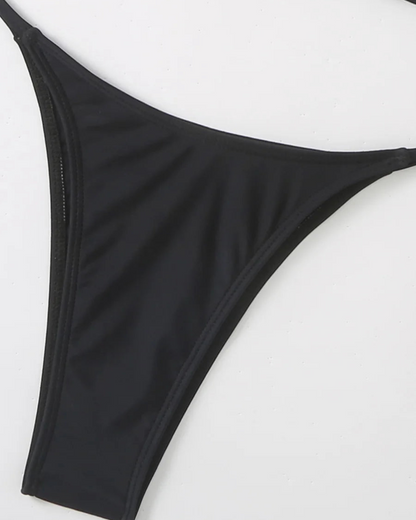 Dvoudílné plavky se síťovanou podprsenkou