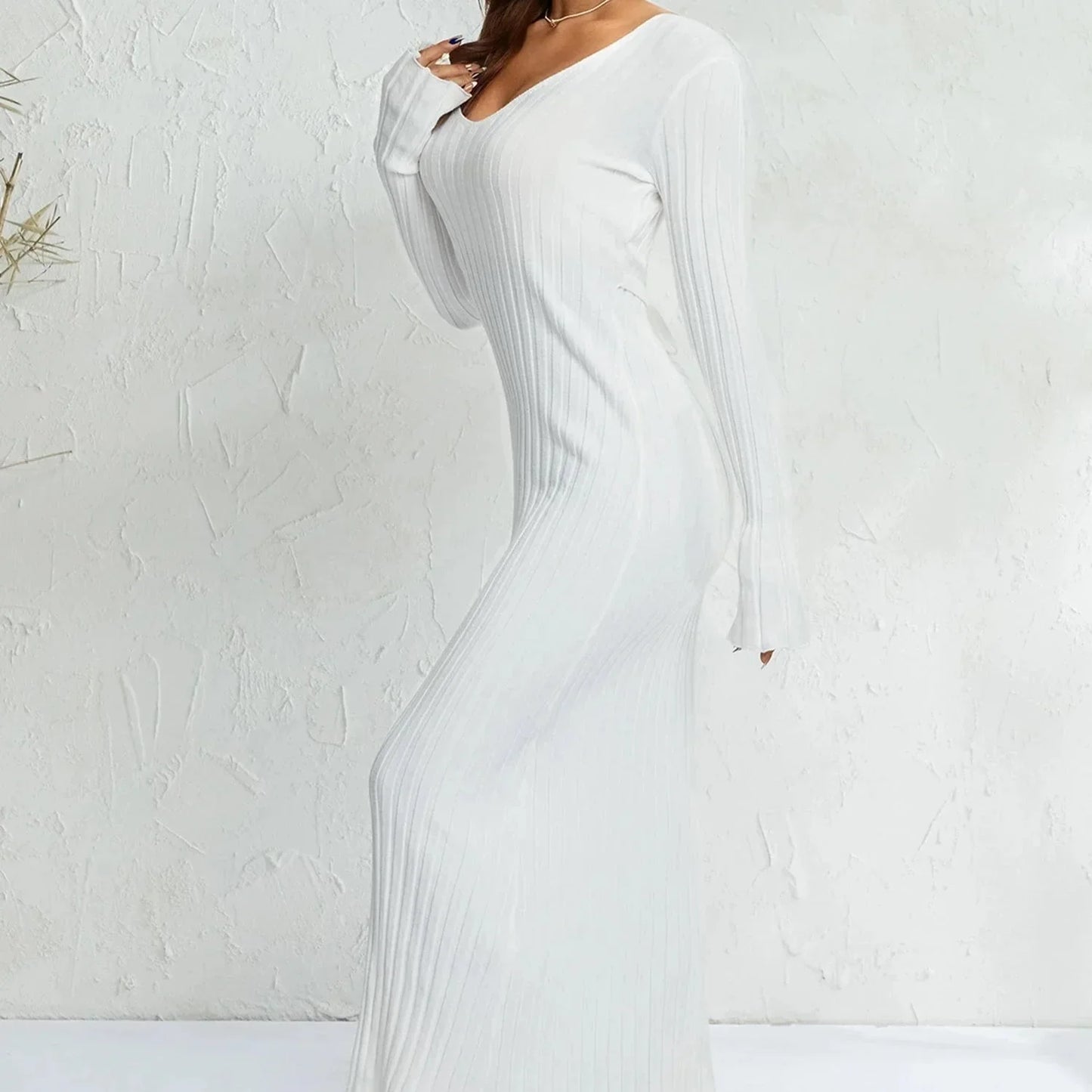 Přiléhavé pletené maxi šaty s výstřihem do V