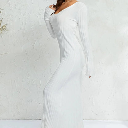 Přiléhavé pletené maxi šaty s výstřihem do V