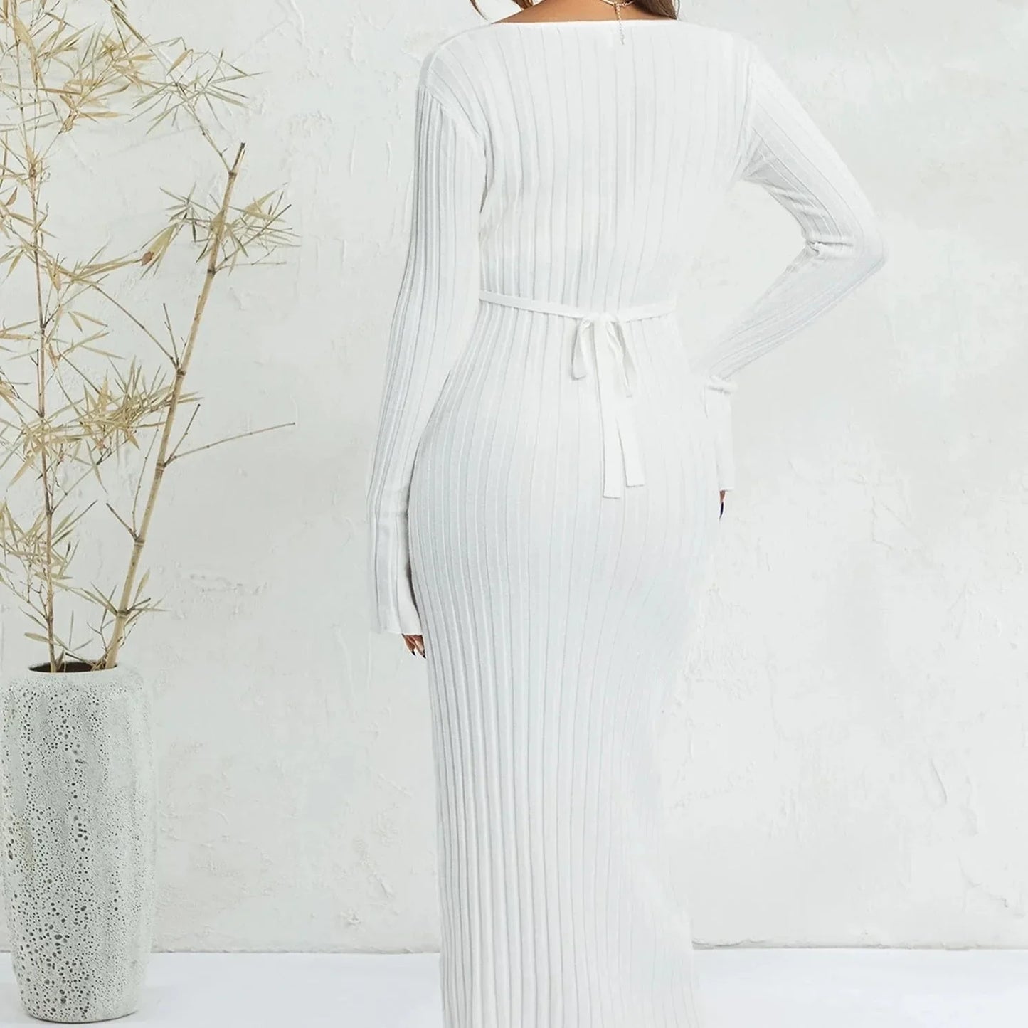 Přiléhavé pletené maxi šaty s výstřihem do V