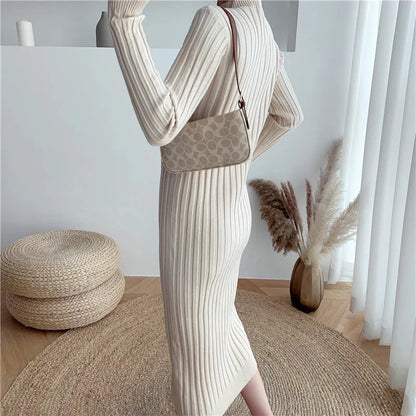 Přiléhavé maxi pletené šaty s knoflíky