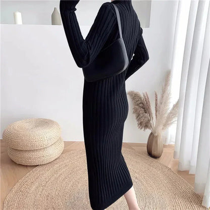 Přiléhavé maxi pletené šaty s knoflíky