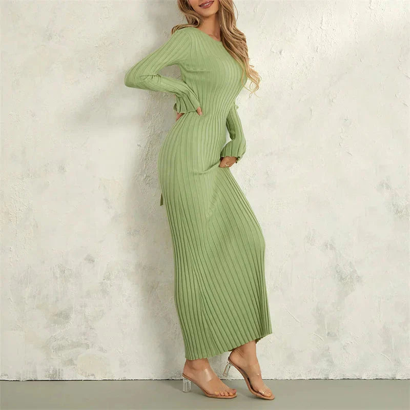 Přiléhavé maxi pletené šaty s vázáním vzadu