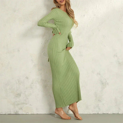 Přiléhavé maxi pletené šaty s vázáním vzadu