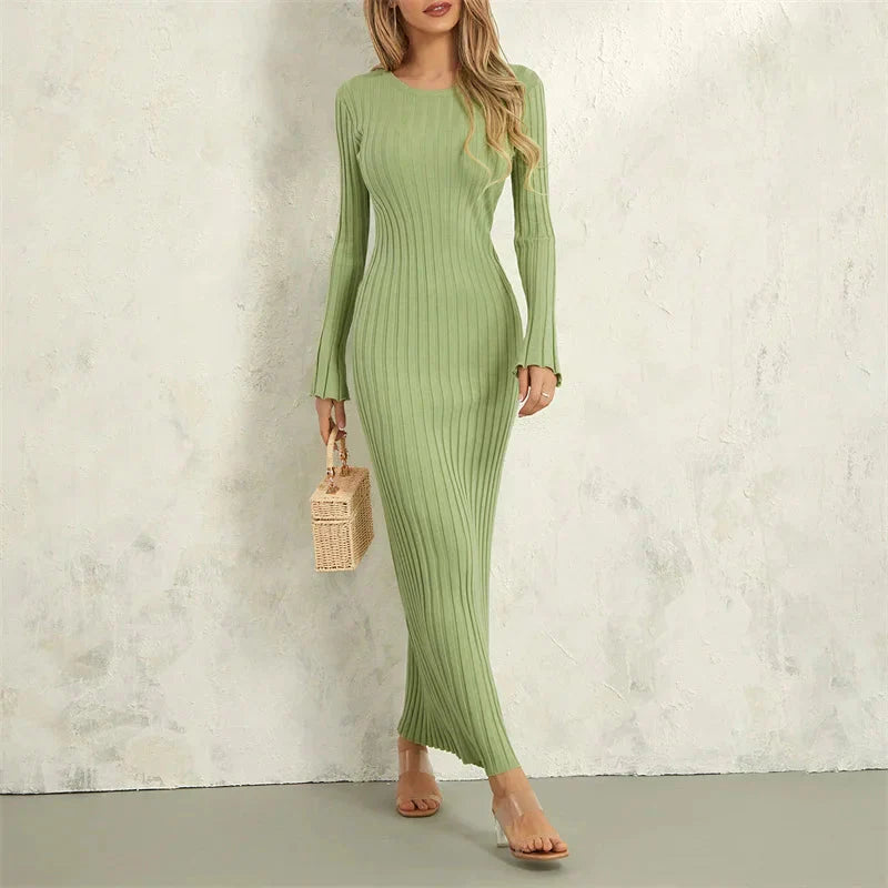 Přiléhavé maxi pletené šaty s vázáním vzadu