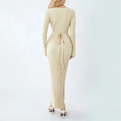 Přiléhavé maxi pletené šaty s vázáním vzadu