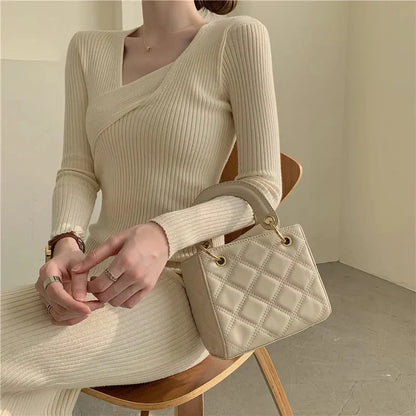 Přiléhavé žebrované midi pletené šaty