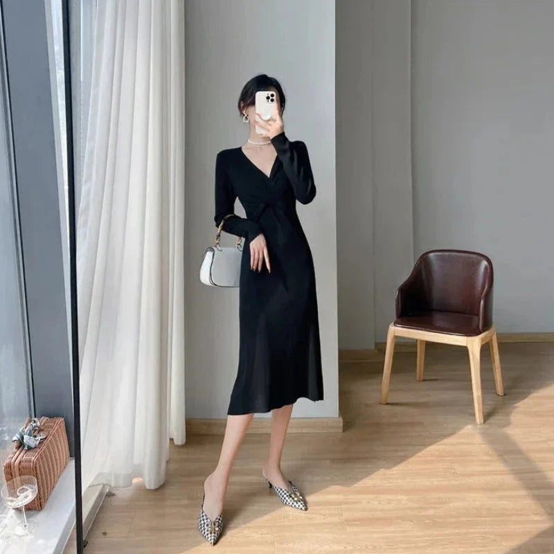 Pletené midi šaty s zavinovacím výstřihem