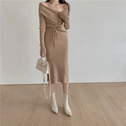 Pletené midi šaty s ozdobnými volánky