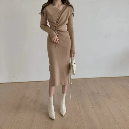 Pletené midi šaty s ozdobnými volánky