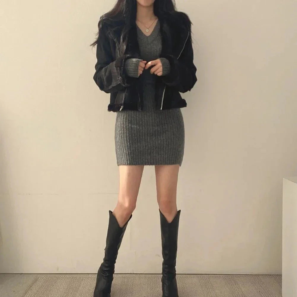 Žebrované pletené minišaty s výstřihem do V