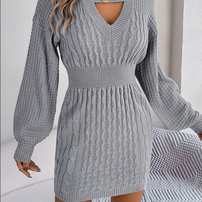 Pletené minišaty s výstřihem