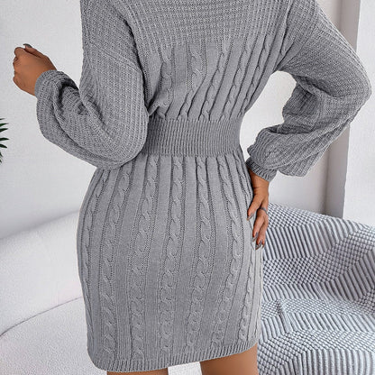 Pletené minišaty s výstřihem