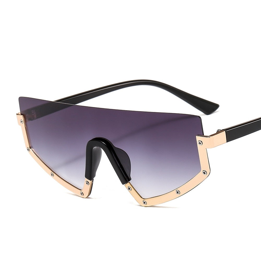 Sluneční brýle v neobvyklém tvaru