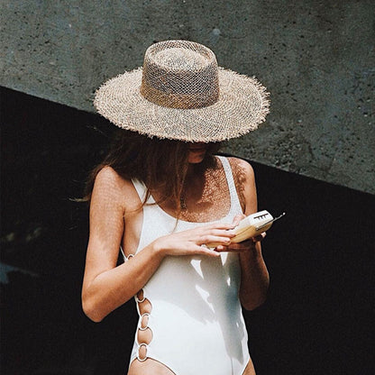 Šedý slaměný klobouk