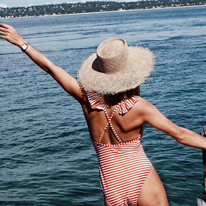 Šedý slaměný klobouk