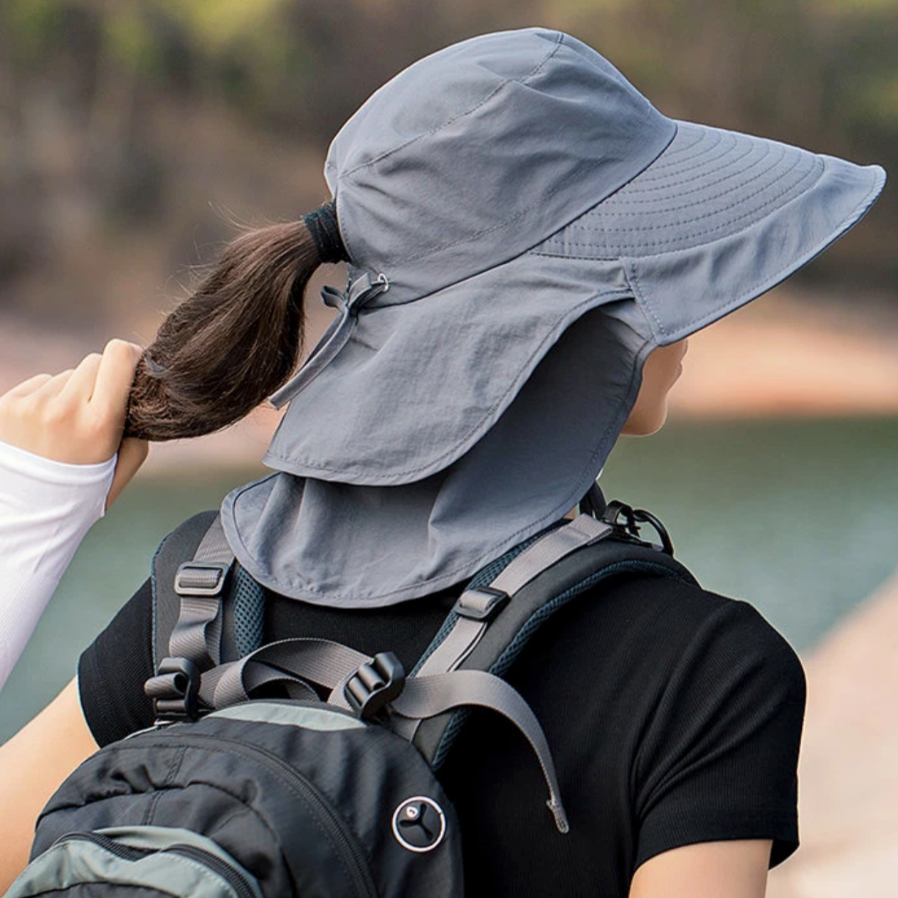 Turistická čepice s ochranou krku