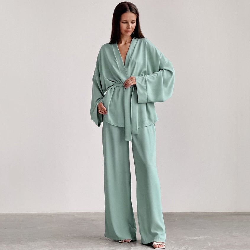 Dlouhá, elegantní sada domácího oblečení s úvazky