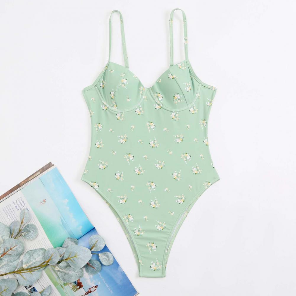 Klasické jednodílné plavky s květinovým vzorem