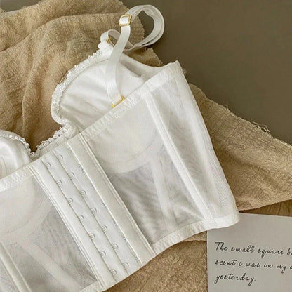 Smyslná korzetová podprsenka s květinovou výšivkou