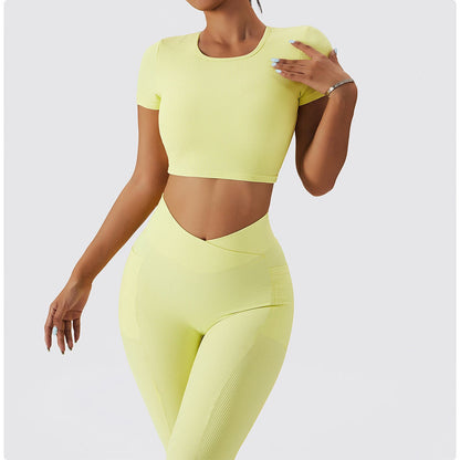 Bezešvý sportovní set s výstřihem na zádech