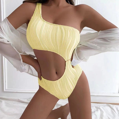 Texturované jednodílné monokini plavky s jedním ramenem